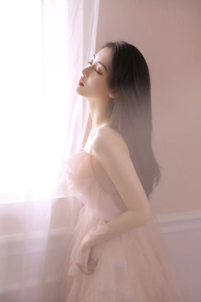 A radiant photo of natural elegance and charm