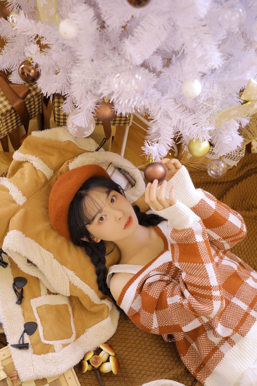 Beautiful Asian lady in traditional clothing