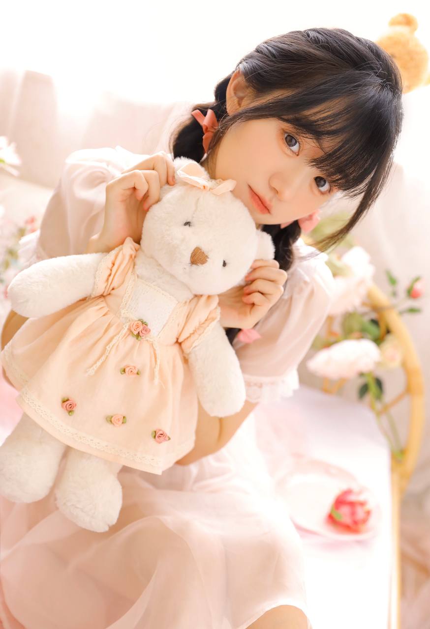 Elegant Asian beauty in a glamorous pose