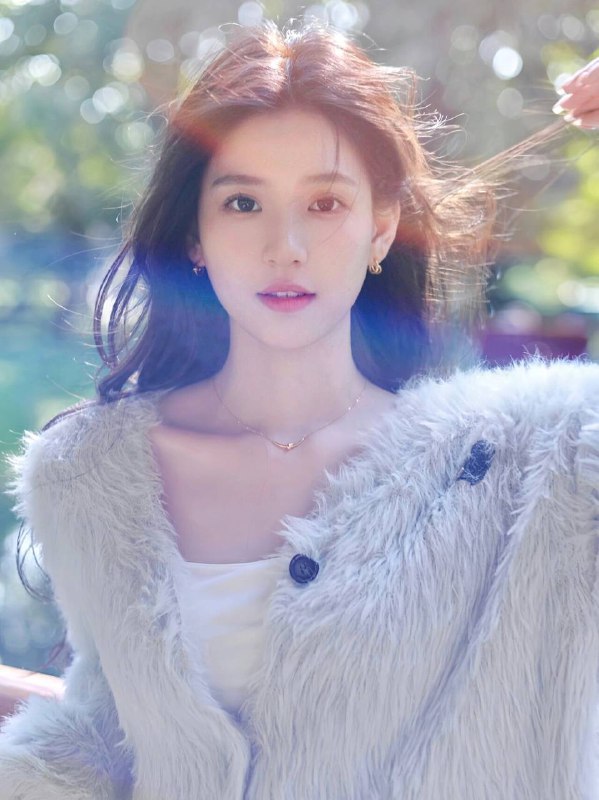 Elegant portrait of an Asian woman in nature