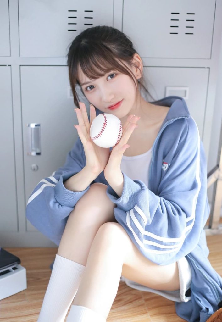 Elegant portrait of an Asian woman in nature