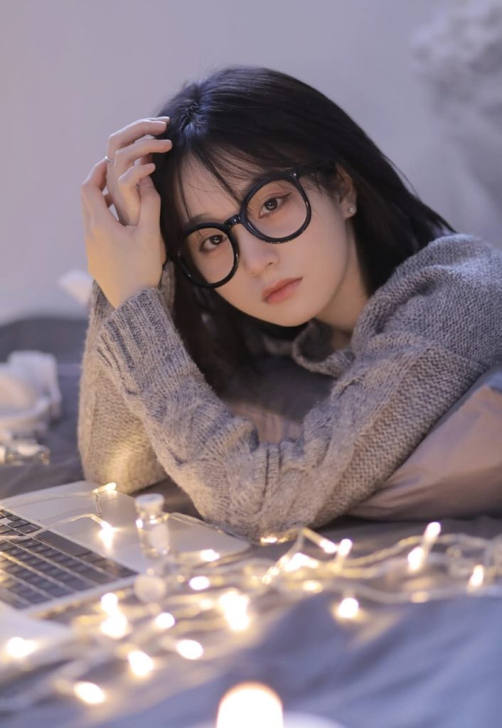 Natural and graceful Asian girl portrait