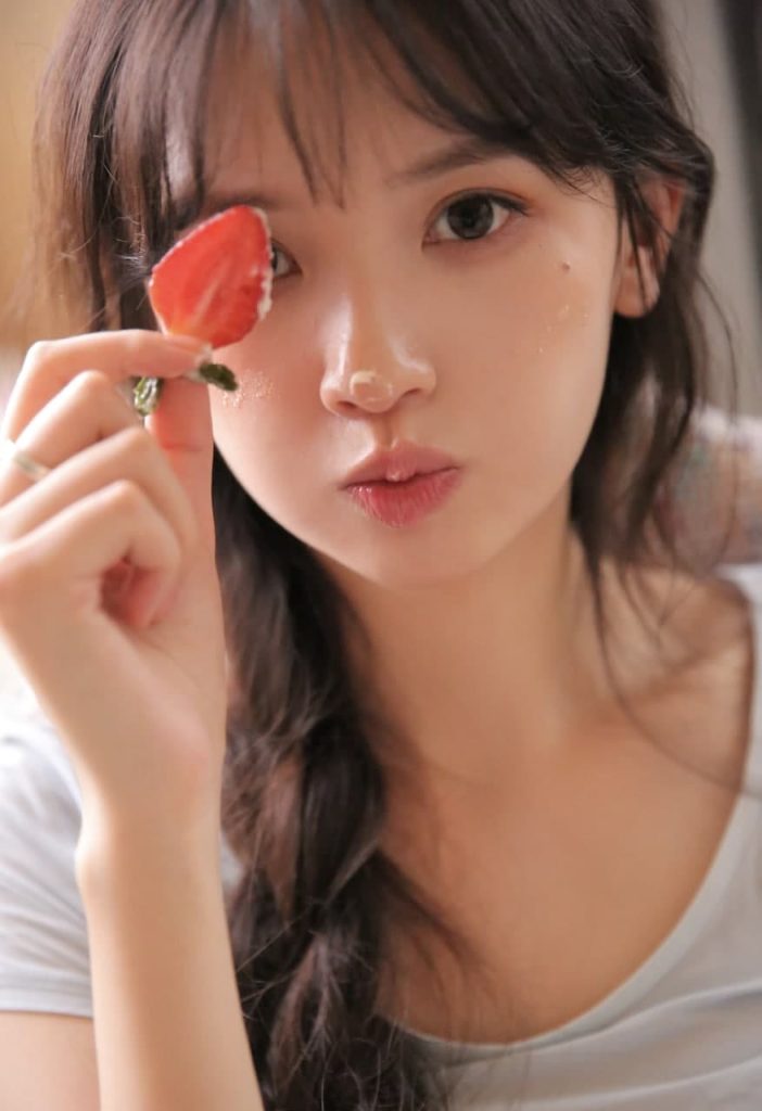 Stylish Asian beauty in an urban setting