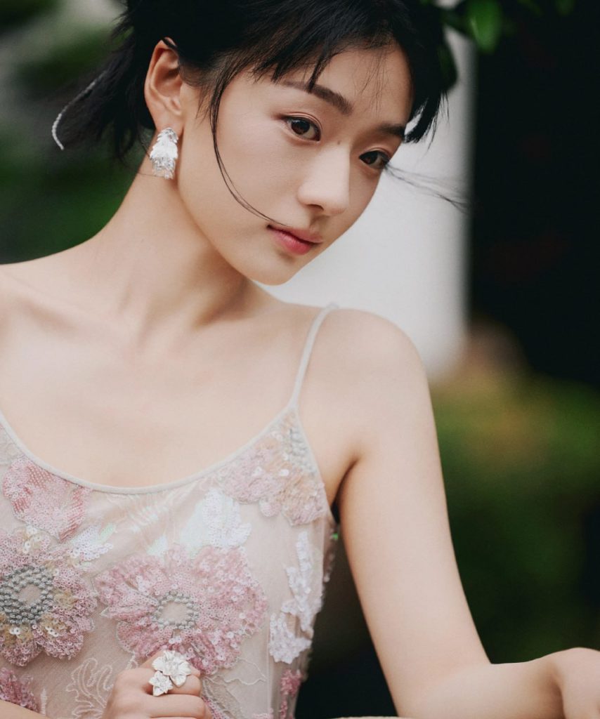 Stylish and radiant photo of an elegant girl