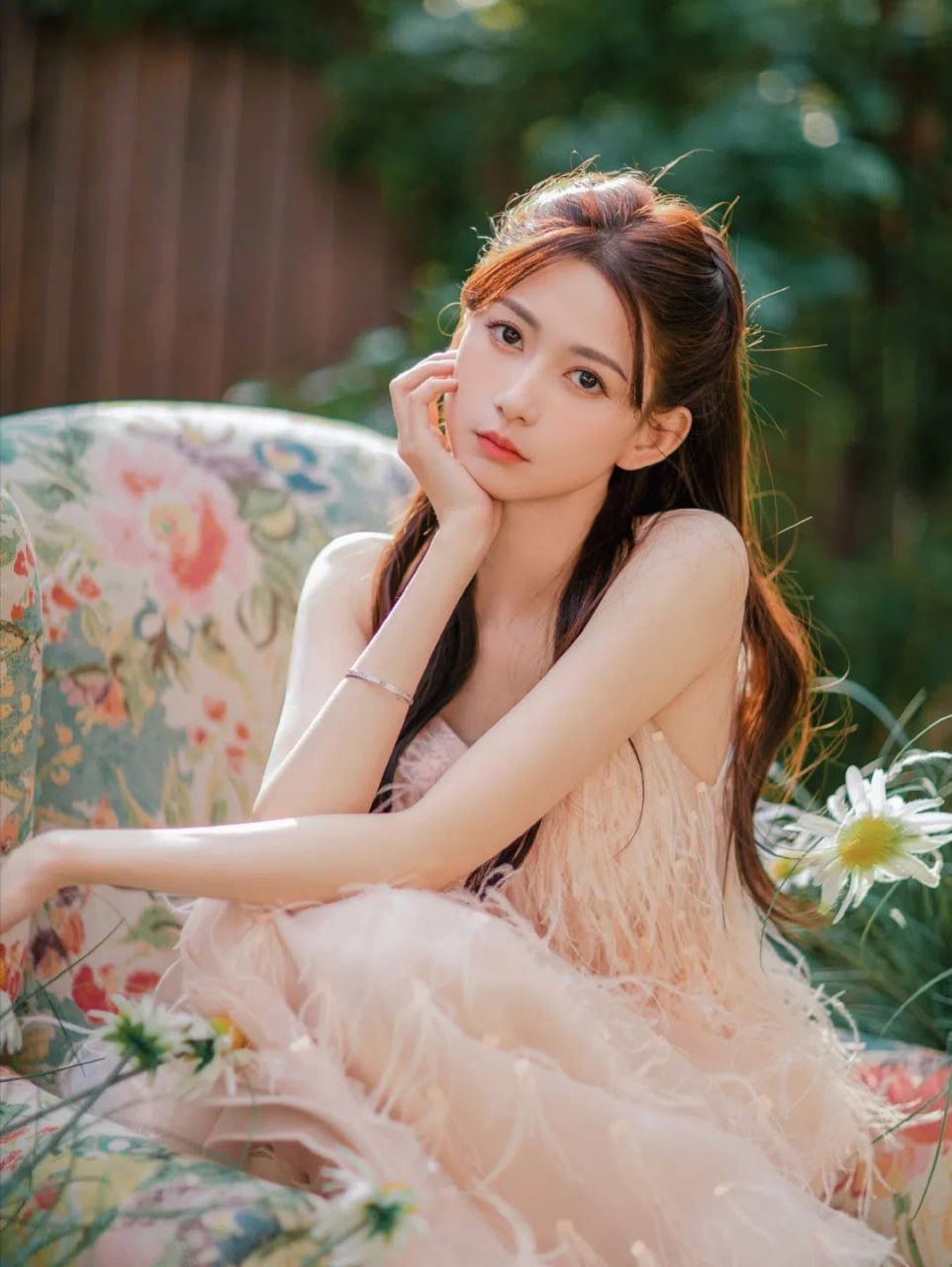 The charm and elegance of an Asian beauty