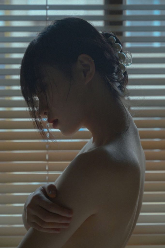 The elegance of a natural Asian beauty