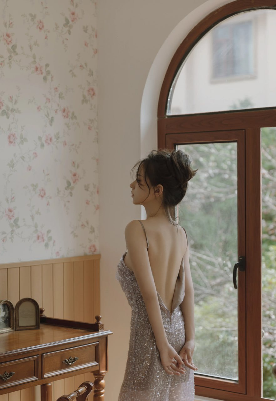 The grace and elegance of an Asian lady