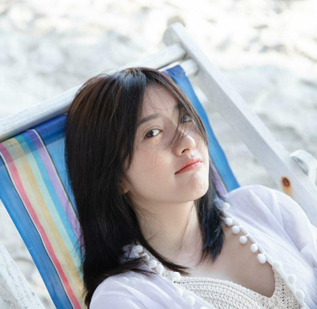 Vibrant and colorful photo of an Asian beauty