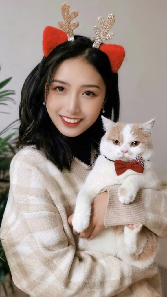 Vibrant and colorful photo of an Asian lady