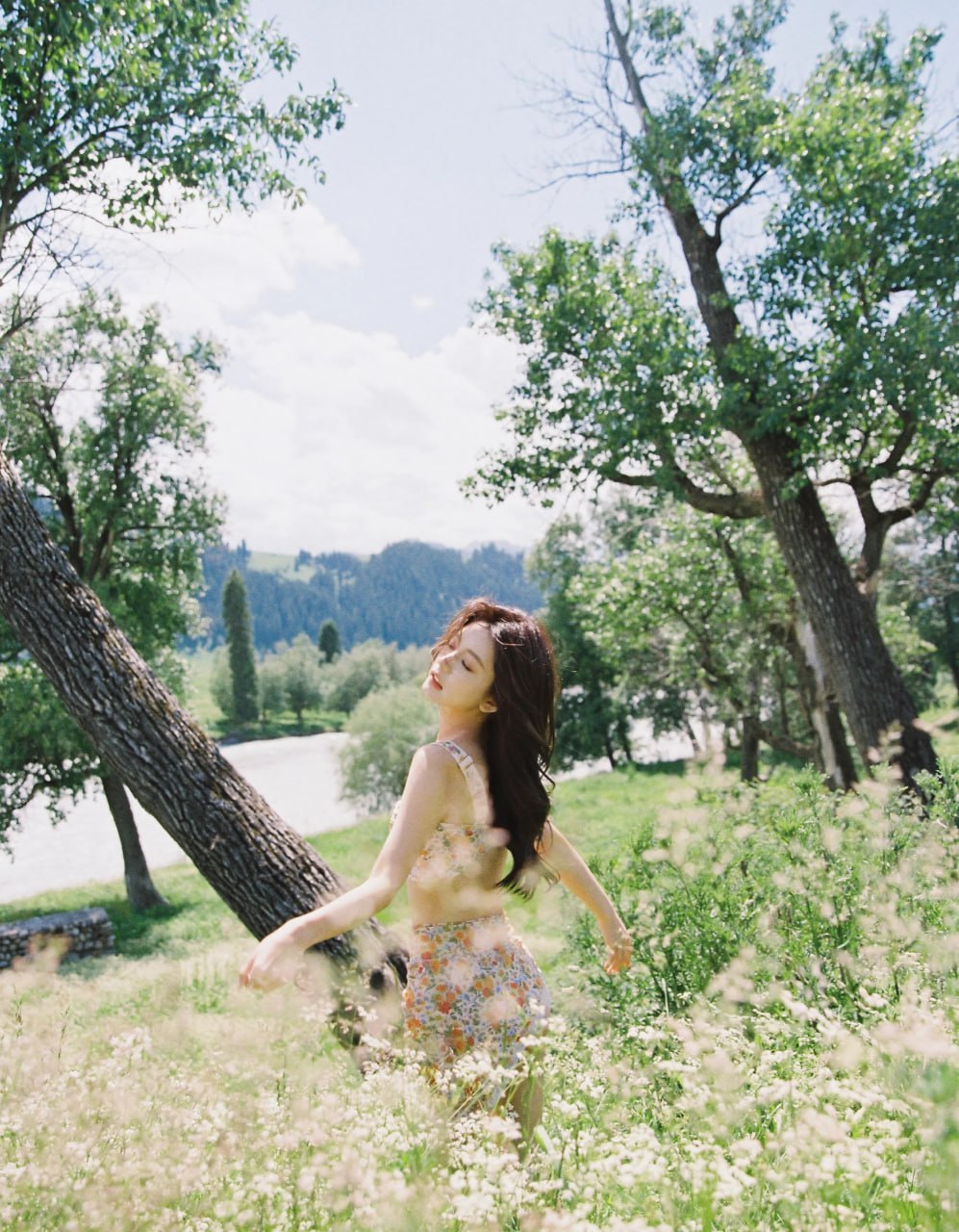 Vibrant and colorful photo of an Asian lady