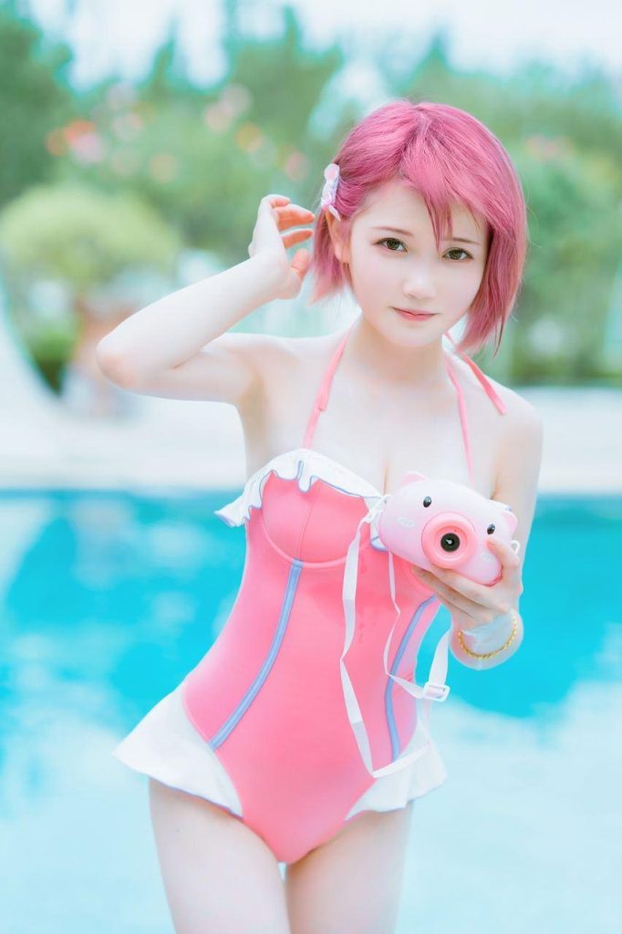 Vibrant photo of an Asian lady with a warm smile