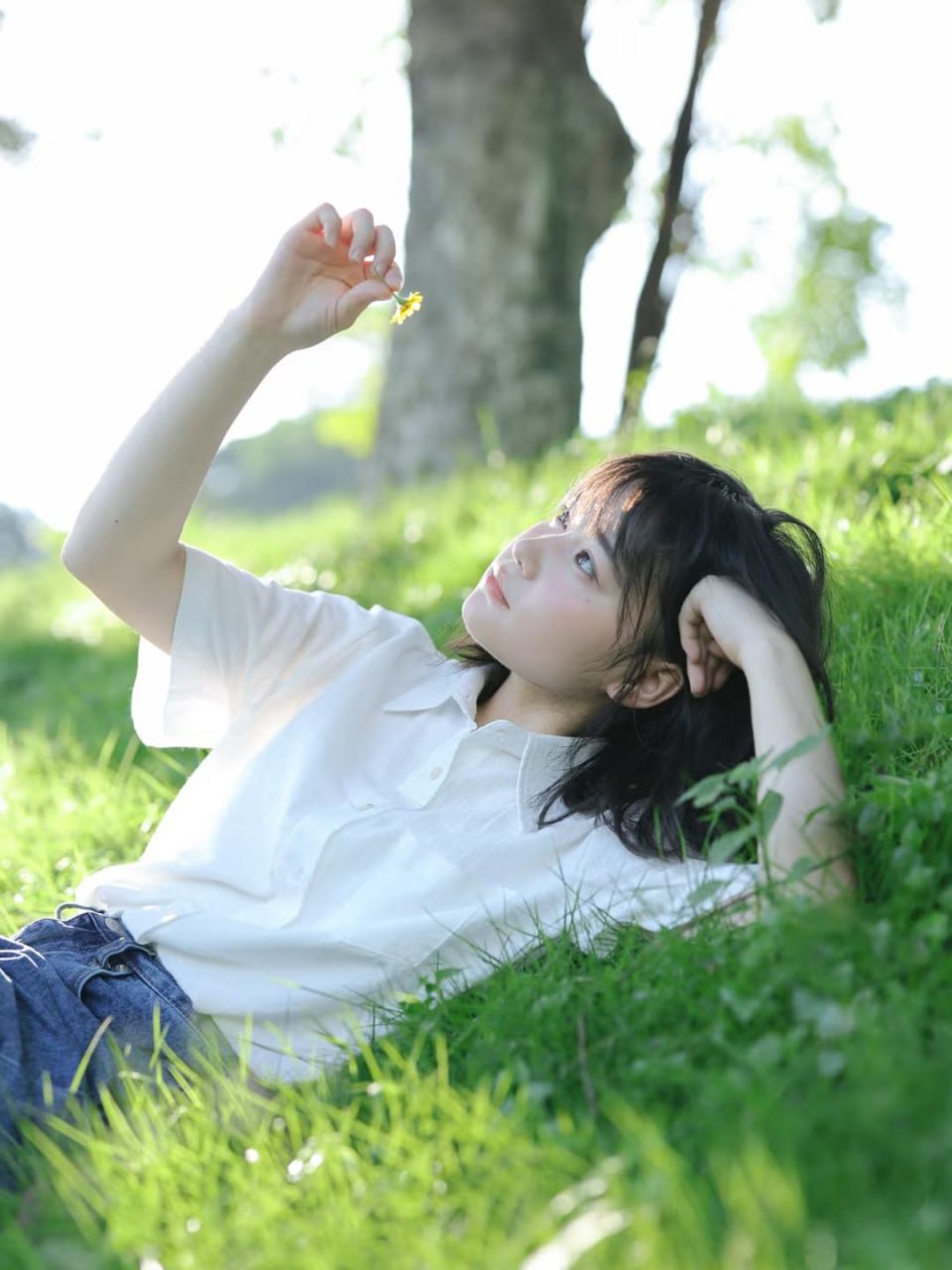 Captivating image of an Asian girl