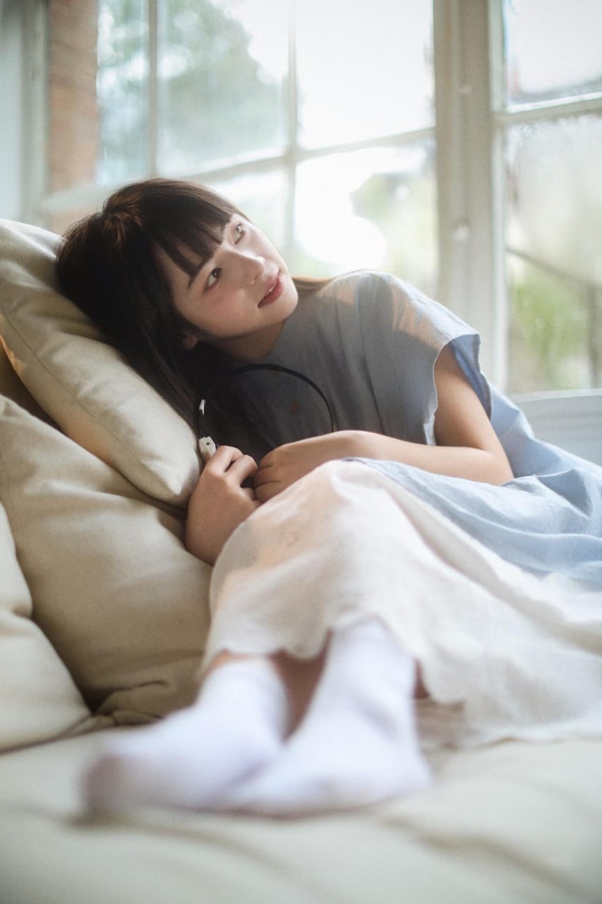 Elegant Asian beauty in a glamorous pose