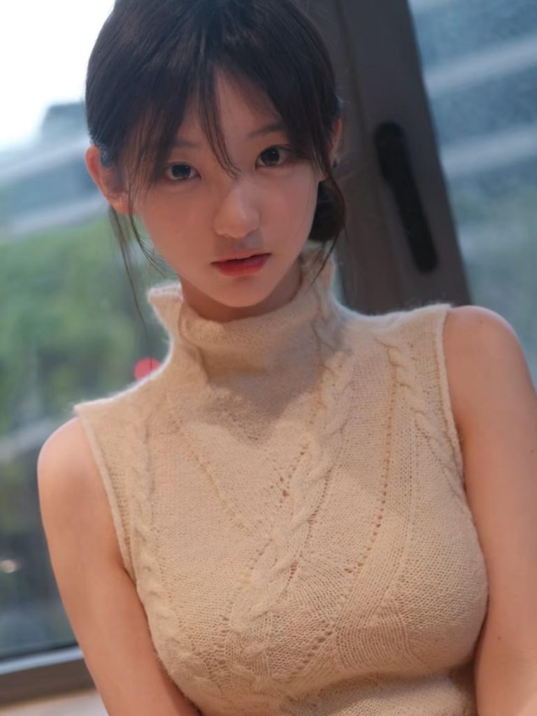 Natural and graceful Asian girl portrait