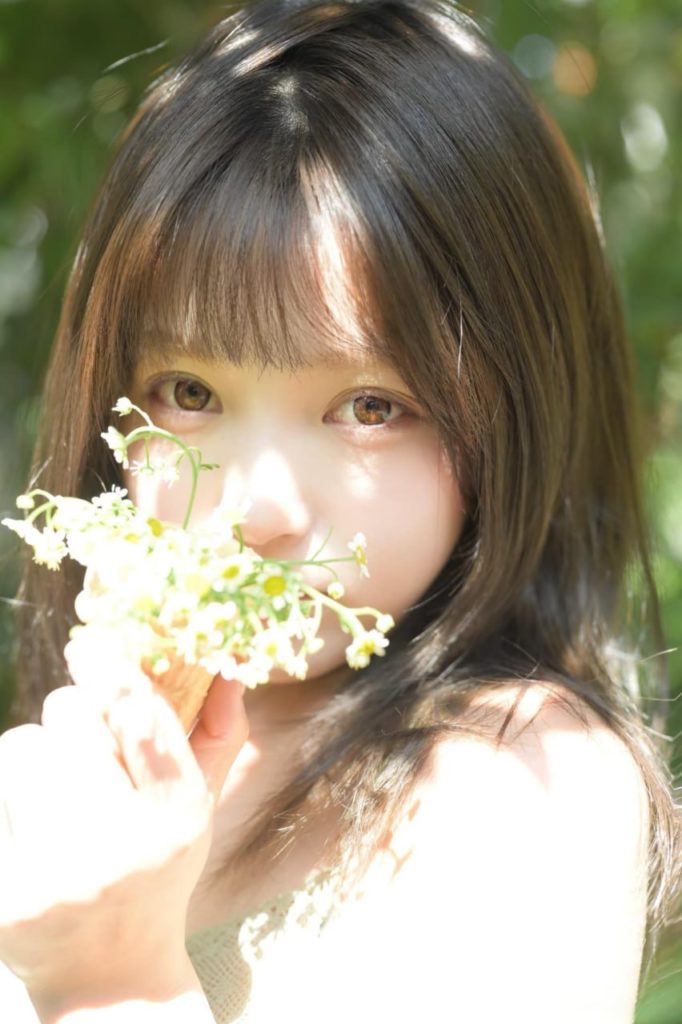 Vibrant capture of timeless Asian elegance