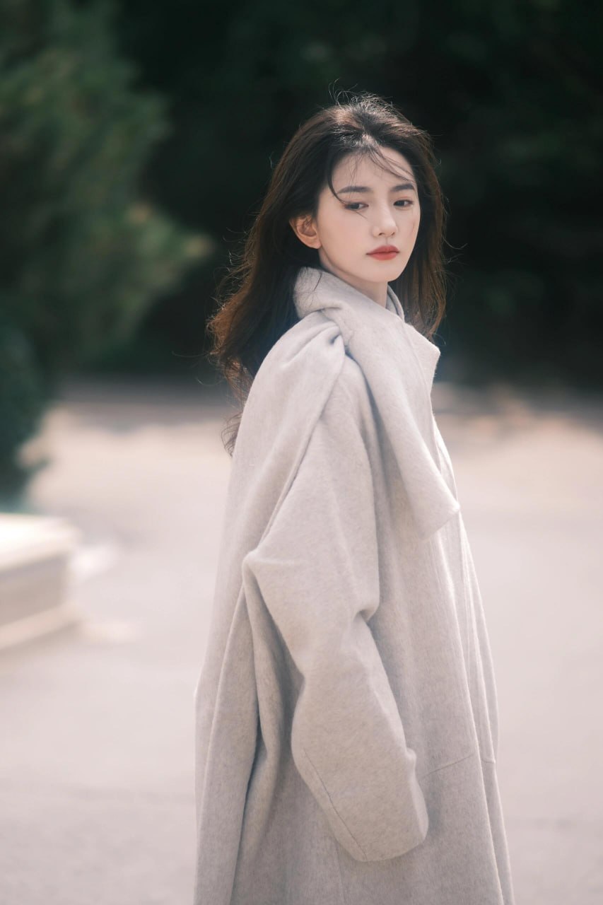 Natural elegance of an Asian beauty captured